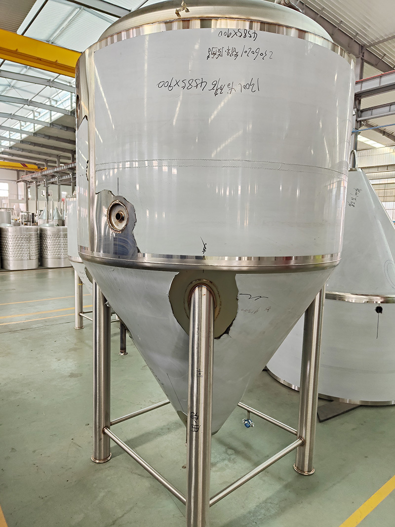 1300l fermenter (1)