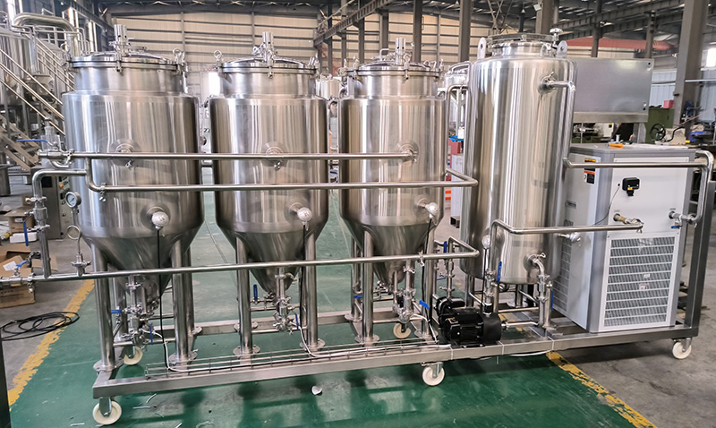 100l fermenters on skid (5)